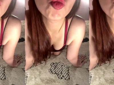 Xem video: Hoa Bím múp mở laptop xem trai sóc lọ rồi quay tay một mình