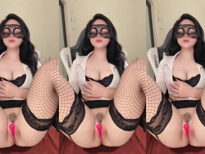 Xem video: Bé Ngọc và cuộc chiến trăm hiệp với con cu nhựa